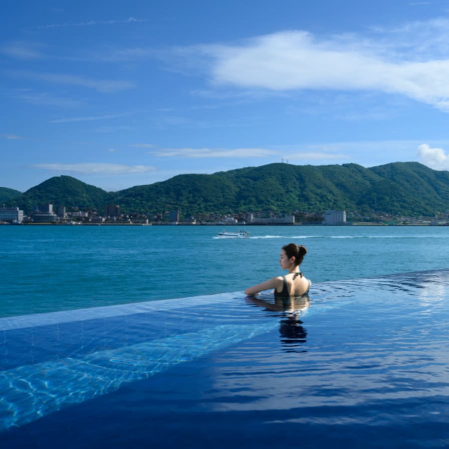 目の前の関門海峡の海水を利用した「インフィニティ プール」