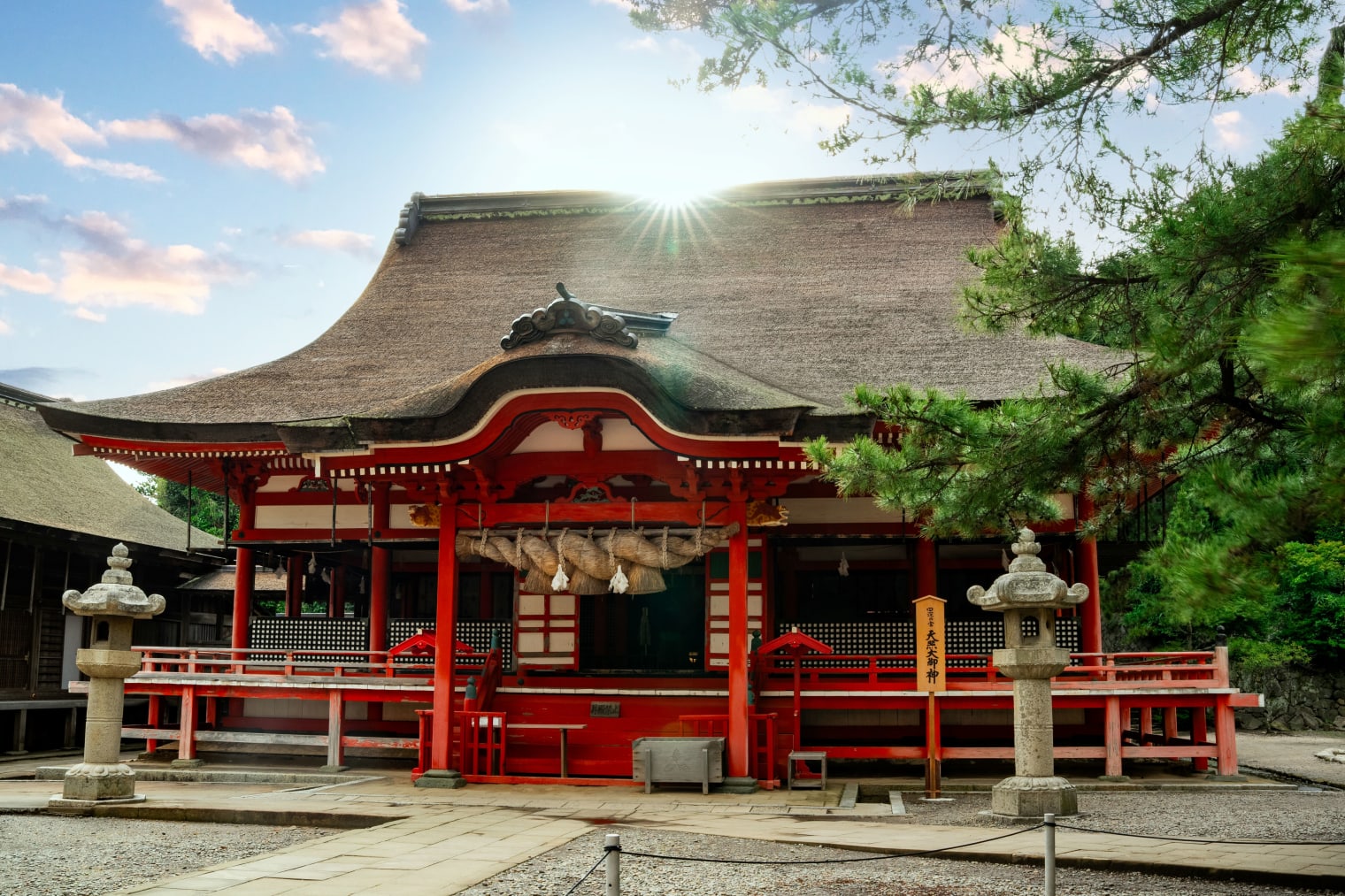 日沈宮・日御碕神社で体感する「出雲神楽」 | 界 出雲【公式】 | KAI Izumo