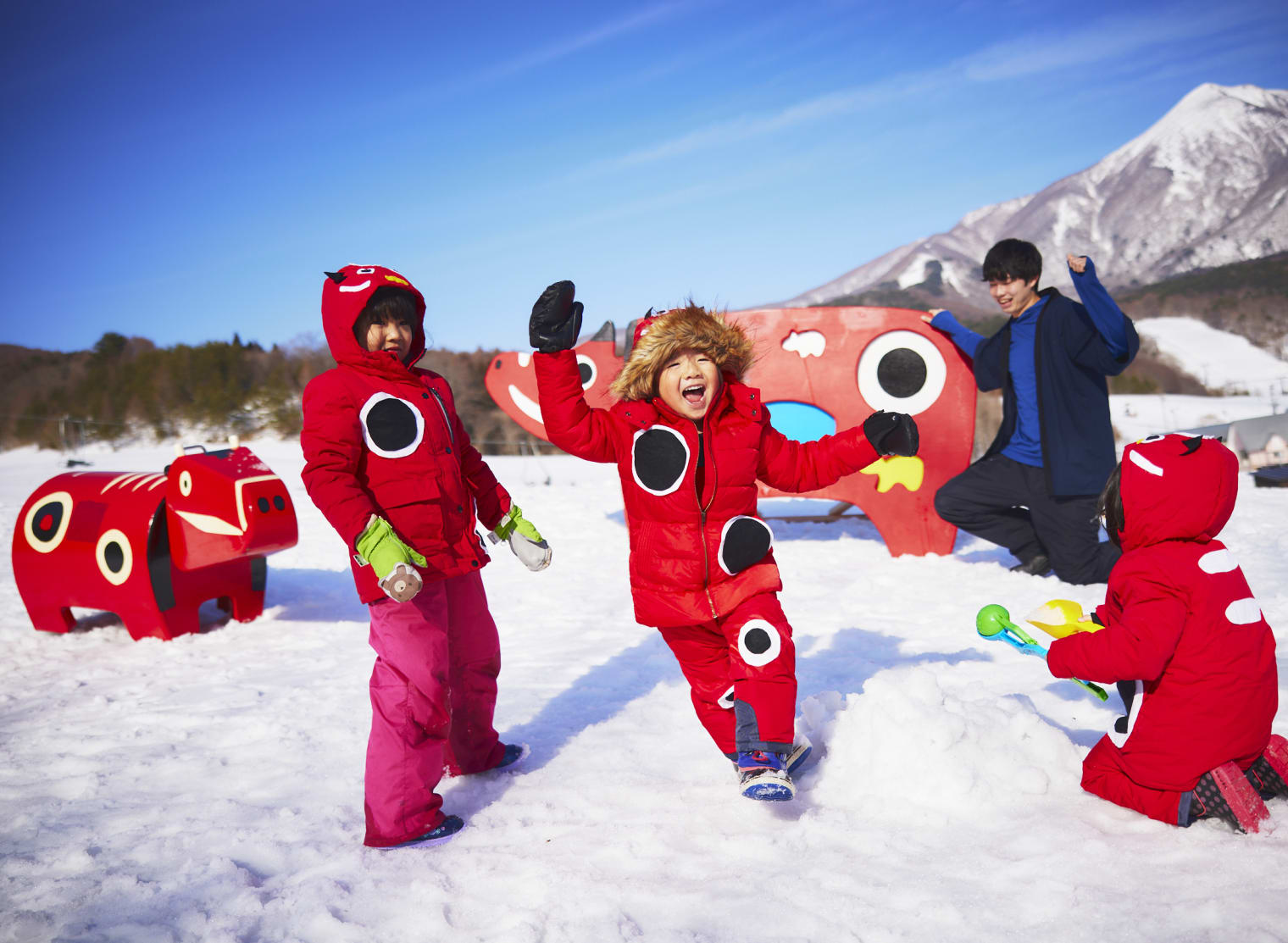 Dekkora Akabeko Snow Square | Hoshino Resorts Bandaisan Onsen 