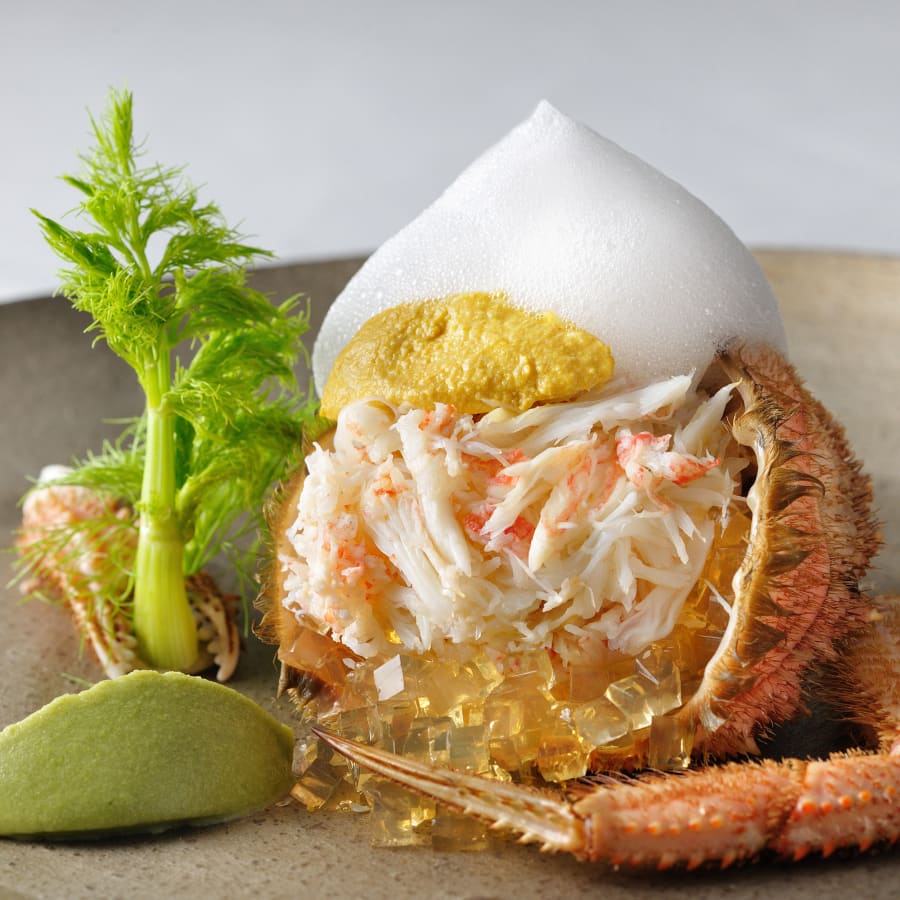 冷前菜:「泡で包んだ蟹とフィノッキオの爽やかな香り」