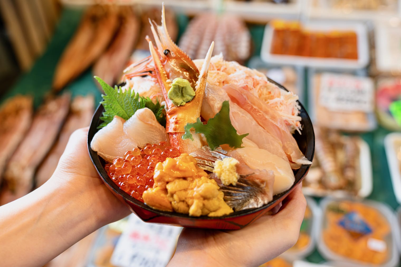 朝市で勝手にお節介丼ツアー | OMO5小樽 by 星野リゾート【公式
